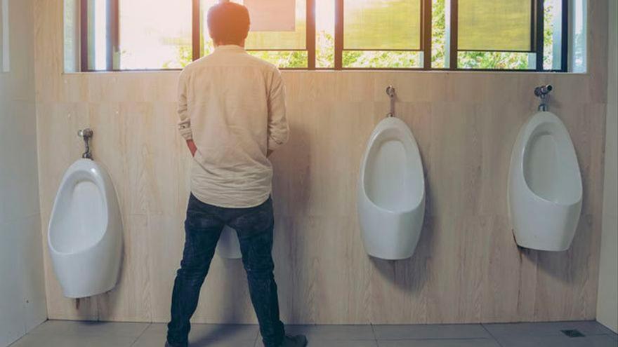 ¿Los hombres deben orinar sentados o de pie?: Esto es lo que dicen los expertos por higiene o salud