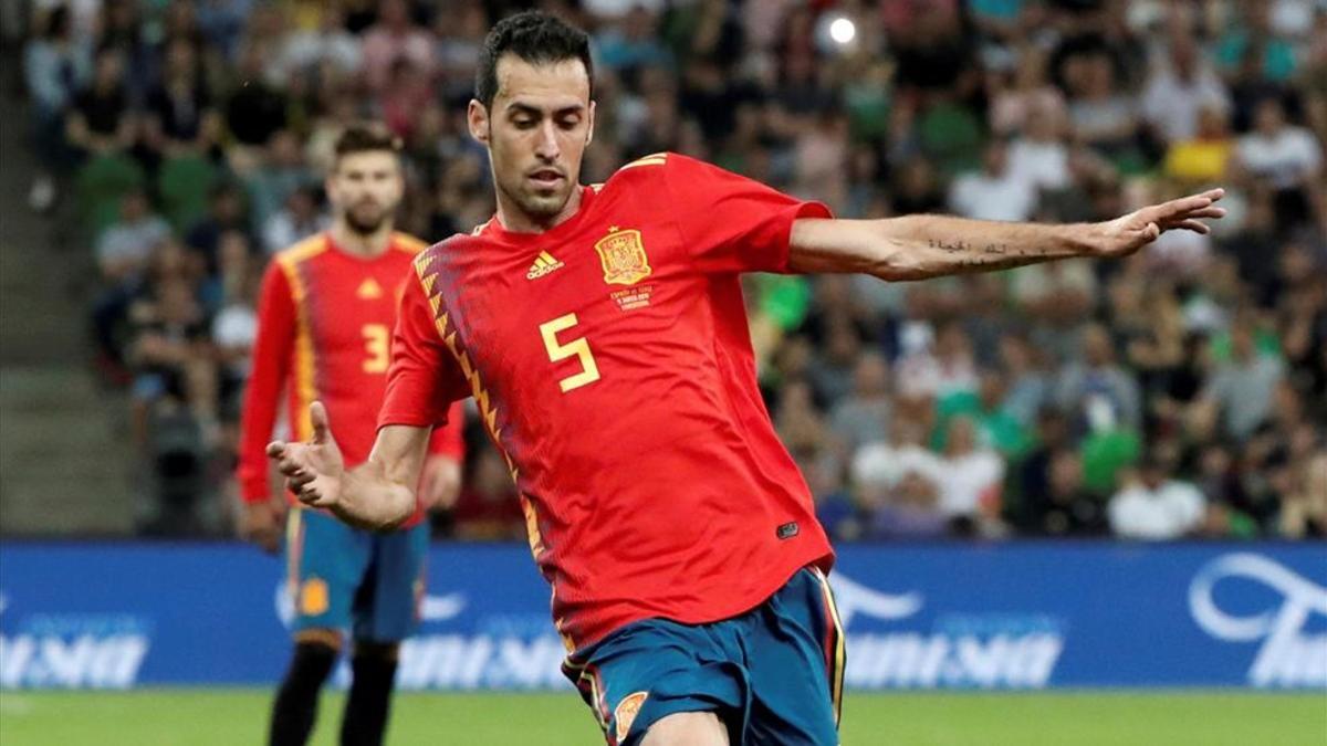 Busquets, en un partido con España