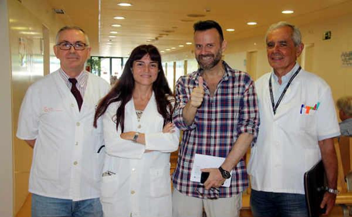 Reunió de treball de l’equip multidisciplinari de l’Hospital Universitari Dr. Josep Trueta, avaluant i proposant un tractament després d’extirpar amb èxit un tumor de pàncrees, pioners a Espanya.