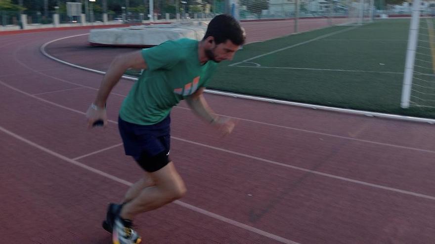 Quique Llopis, en un entrenamiento de esta temporada en el polideportivo de Oliva