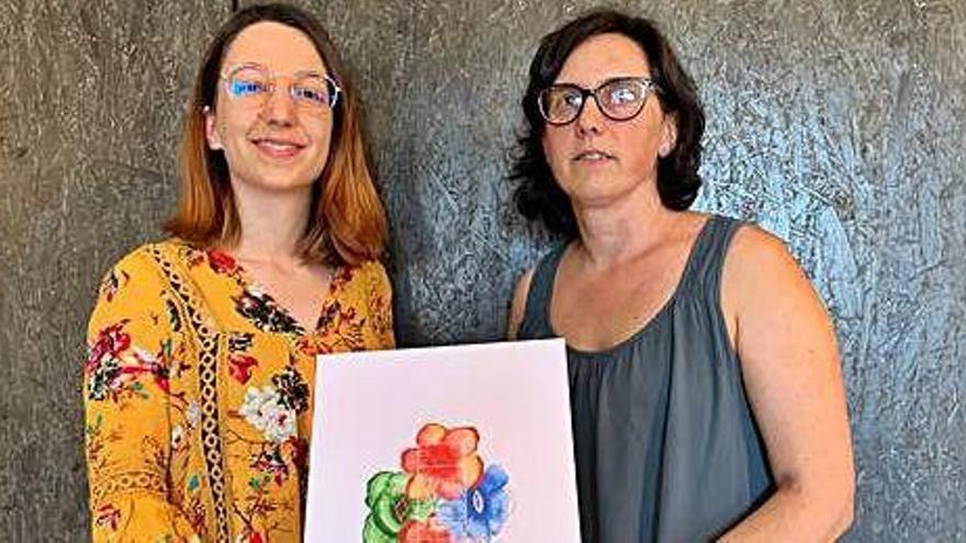 La dissenyadora del cartell, Júlia Xandri, i la regidora de Cultura, Judit Gisbert