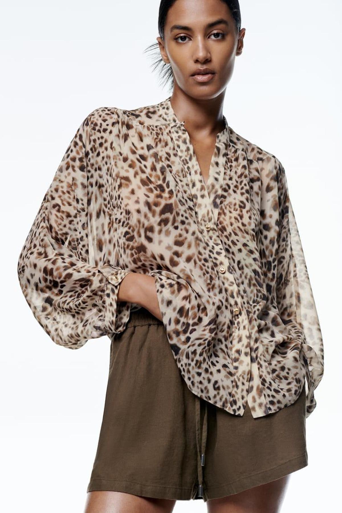 Blusa leopardo de Zara