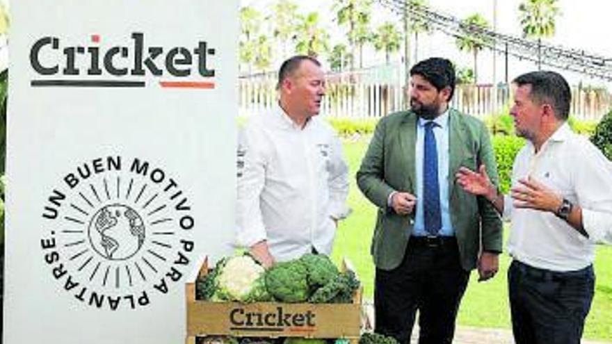 La empresa Cricket y el chef Pablo González Conejero firman un acuerdo de colaboración