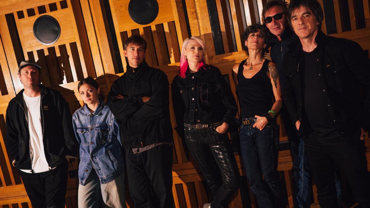 El grupo británico Faithless, con Sister Bliss (teclista y productora) en el centro.
