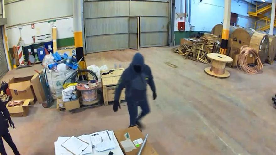 en Alfarb por provocar la cancelación de 76 trenes de Renfe y retrasos en otros 619 a su paso por Valencia