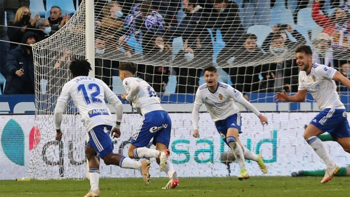 El Zaragoza celebrando el gol de Alejandro Francés