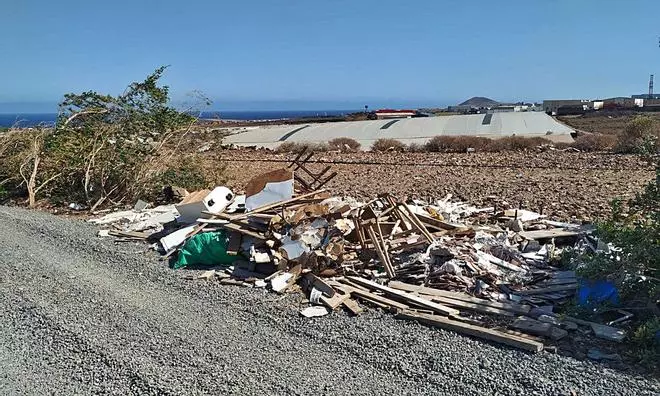 Los vertederos incontrolados crecen en la zona de Los Moriscos