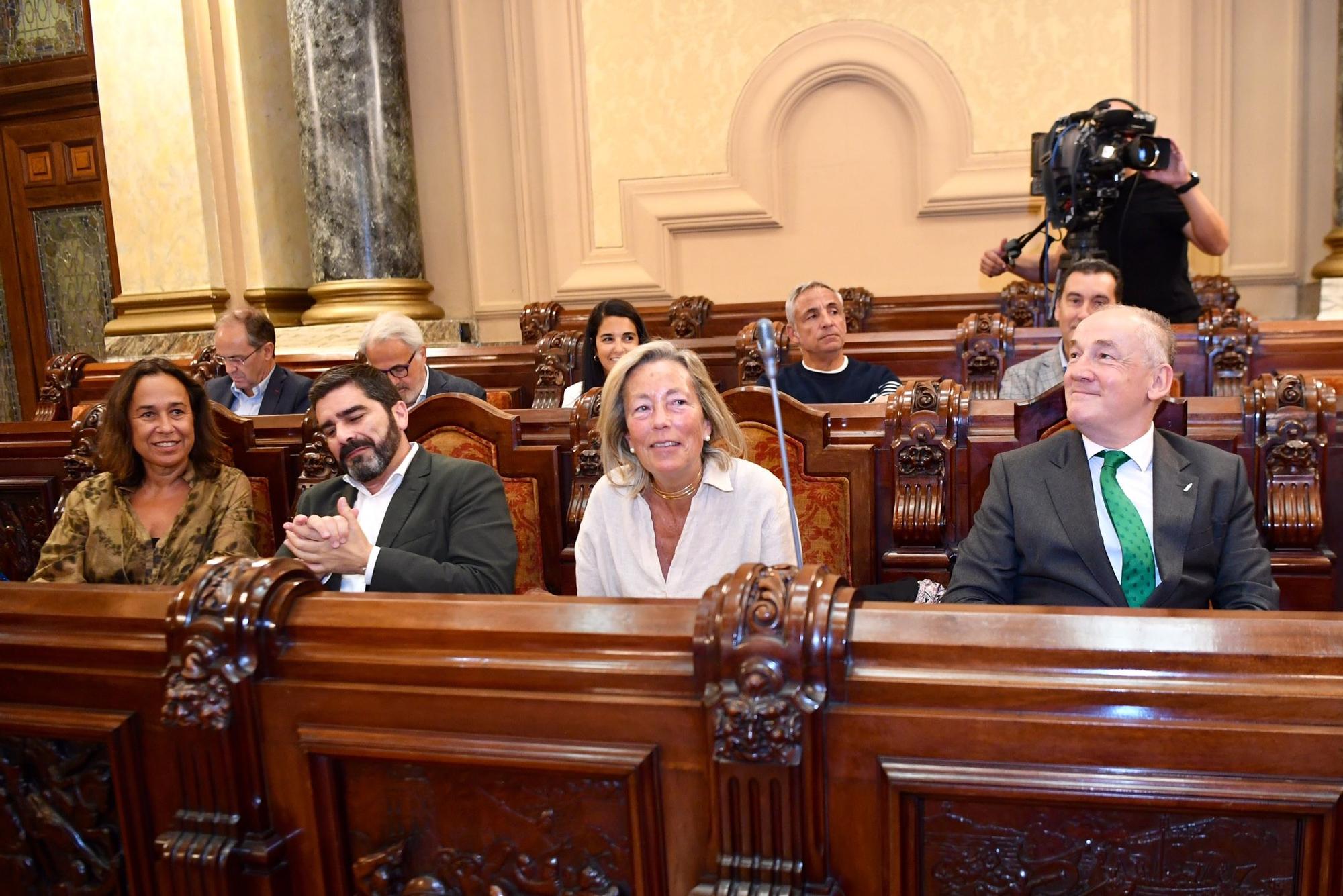 El pleno de A Coruña da la bienvenida a Miguel Lorenzo y despide a Claudia Delso