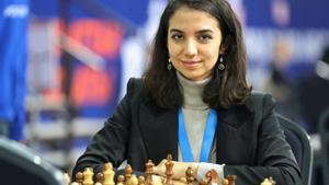 L’escaquista iraniana Sara Khademalsharieh desafia el règim al competir sense vel en el Mundial