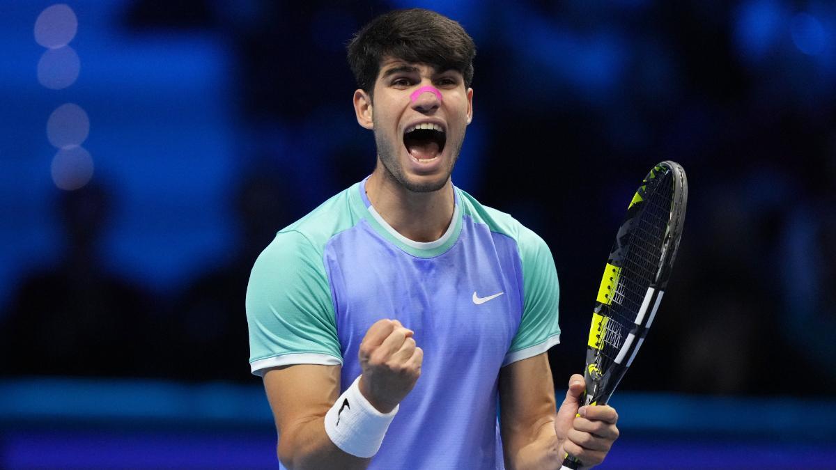 Alcaraz celebra ante Rublev en Turín