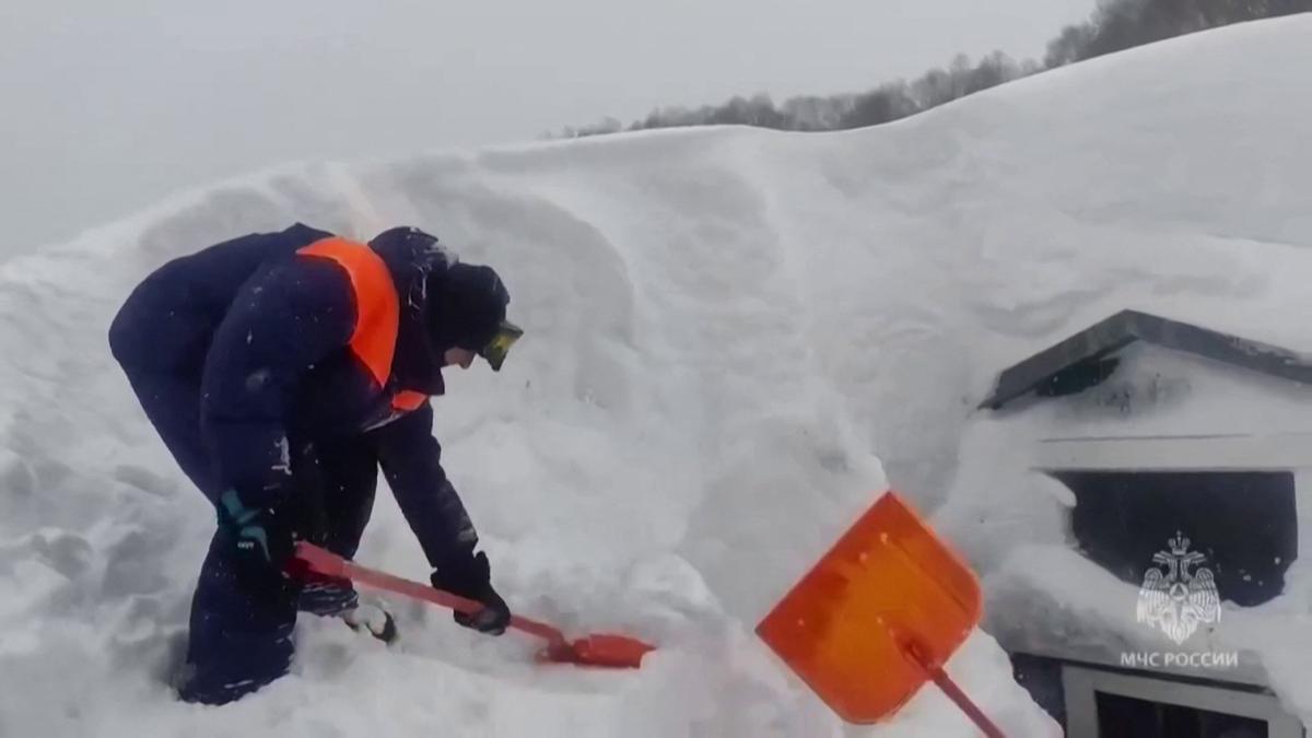 Un fuerte temporal de nieve entierra ciudades de la región rusa de Kamchatka y deja dos muertos