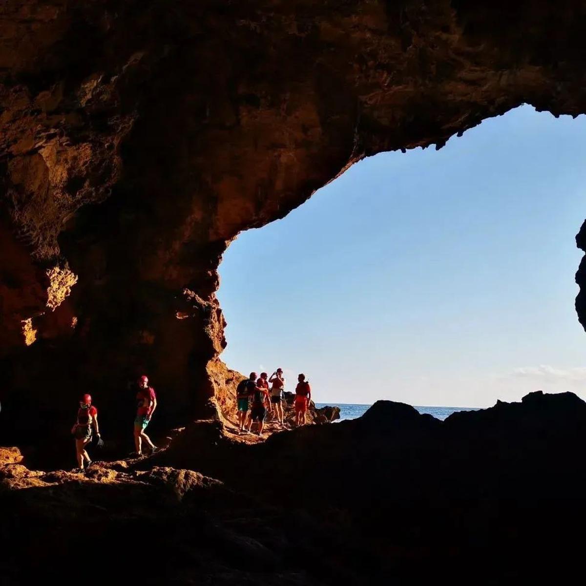 Destino Aries: Una ruta por la Cova Tallada de Dénia. / Alicante Aventura