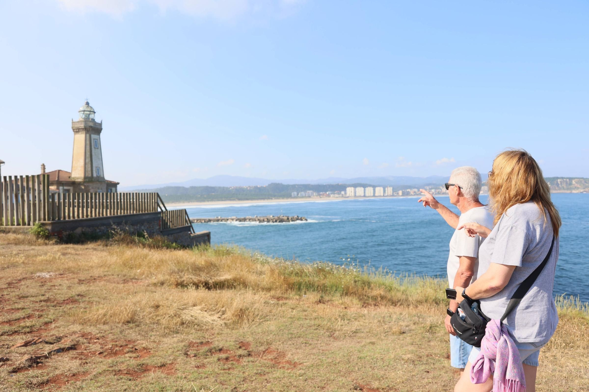 EN IMÁGENES: El faro de Avilés, balcón privilegiado a la ría