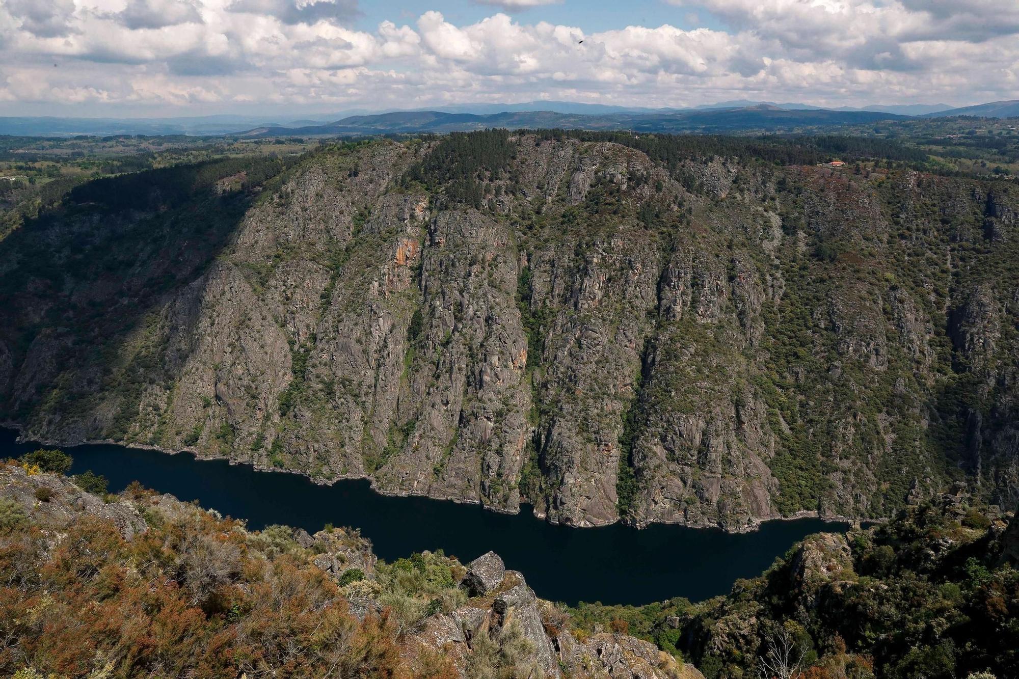 La magia de la Ribeira Sacra y los cañones del Sil, a vista de dron