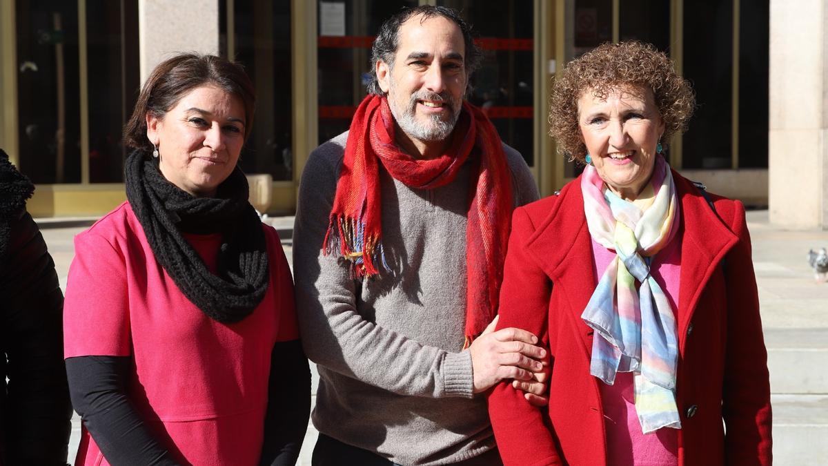 Juan Hidalgo con Carmen García e Irene Ruiz, números 1, 2 y 3 de Hacemos Córdoba.