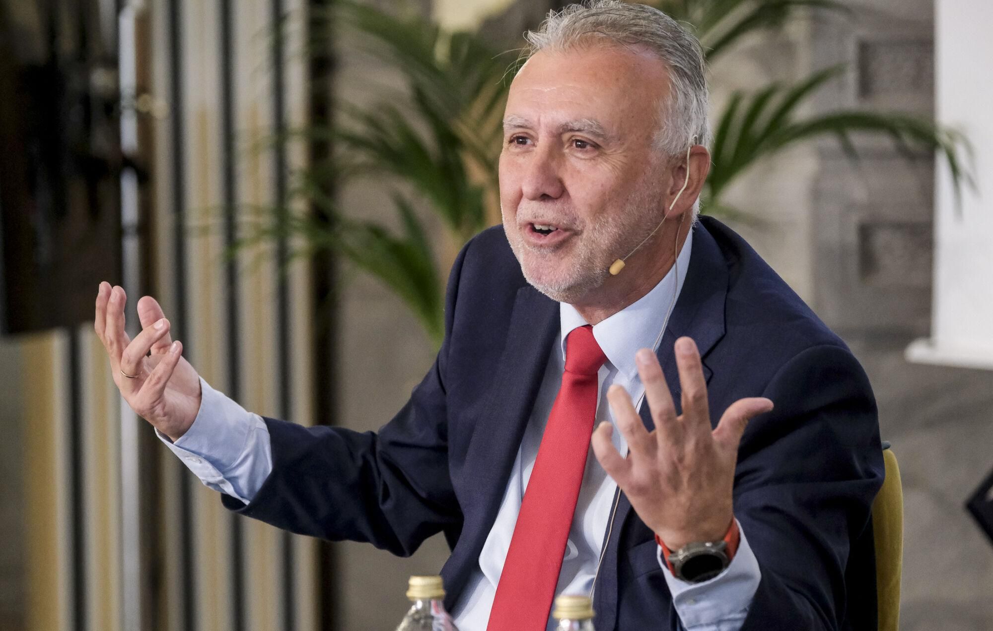 Encuentro informativo con Ángel Víctor Torres, ministro de Política Territorial y Memoria Democrática de España 