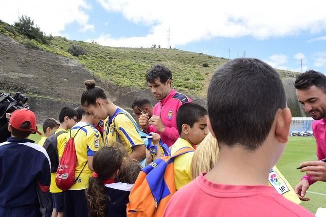 Entrenamiento de la UD Las Palmas en Barranco ...