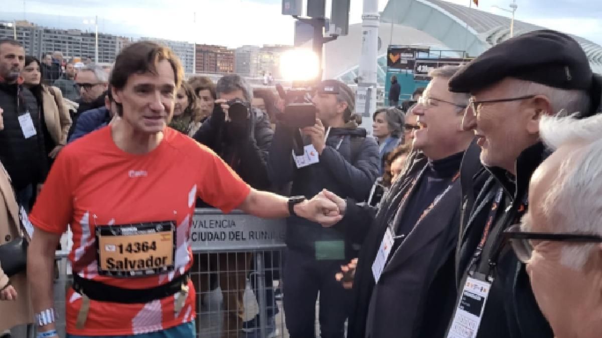 Salvador Illa s’estrena com a maratonià a València Salvador Illa s’estrena com a maratonià a València