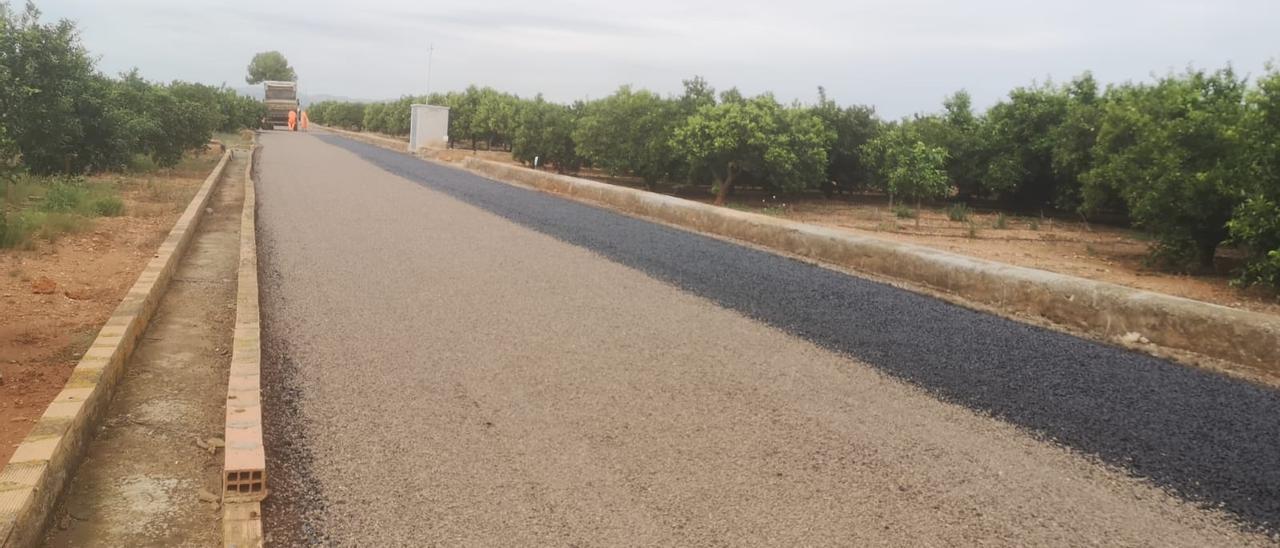 Los operarios han completado la mejora del camino Canal de la Cota 100 de Vila-real.