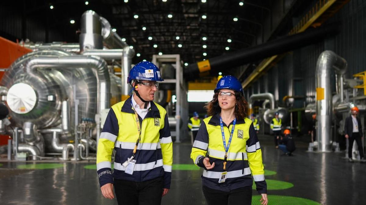 Isabel Díaz Ayuso, durante su visita a la central nuclear de Almaraz el pasado mes de febrero.