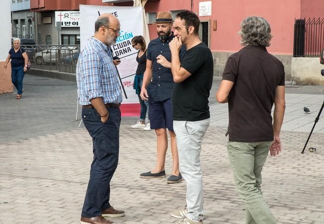 Las Palmas de Gran Canaria, 29 de septiembre de 2016.- La Plaza del Pilar de Guanarteme ya cuenta con un mural homenaje a la periodista Mara González. Los comisarios de la iniciativa, Cynthia Viera y Pablo San José (Colectivo PSJM), el consejero de Participación Ciudadana del Cabildo de Gran Canaria, Juan Manuel Brito, y el concejal de Barrios y Participación Ciudadana del Ayuntamiento de Las Palmas de Gran Canaria, Sergio Millares