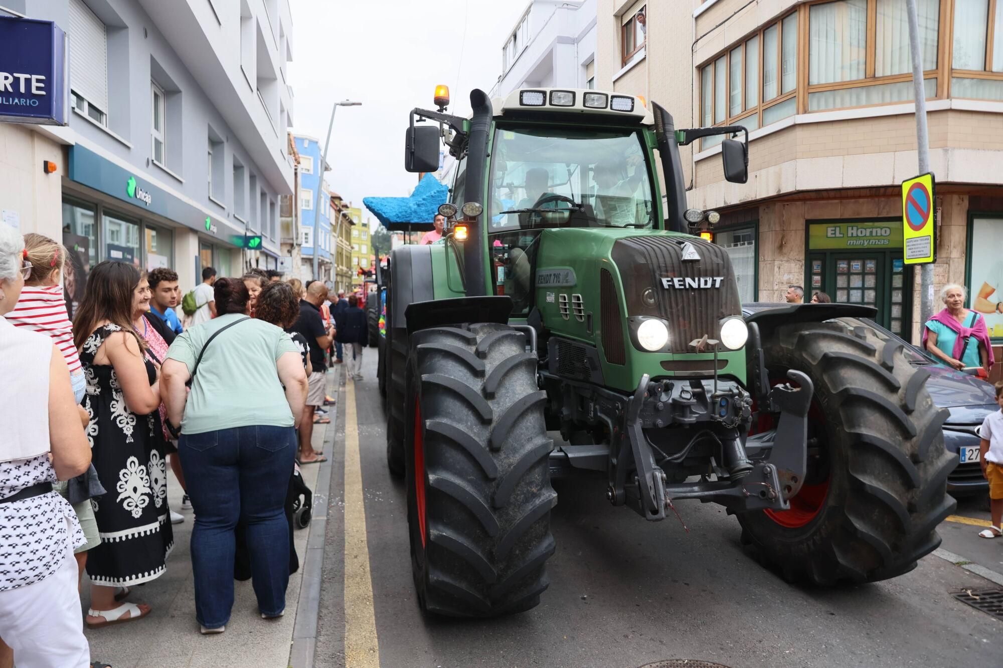 EN IMÁGENES: El desfile de carrozas por las fiestas del Carmen de Luancoi