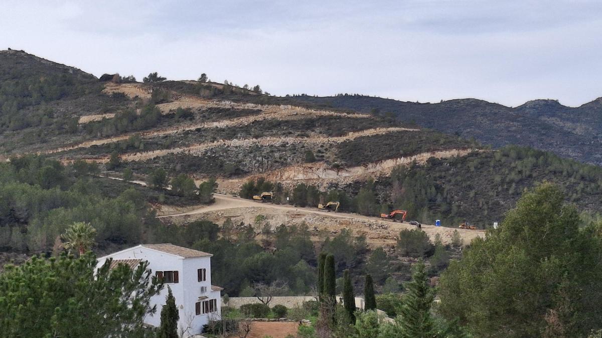 Imagen tomada hace algunos meses de las obras del PAI de 488 casas de Llíber