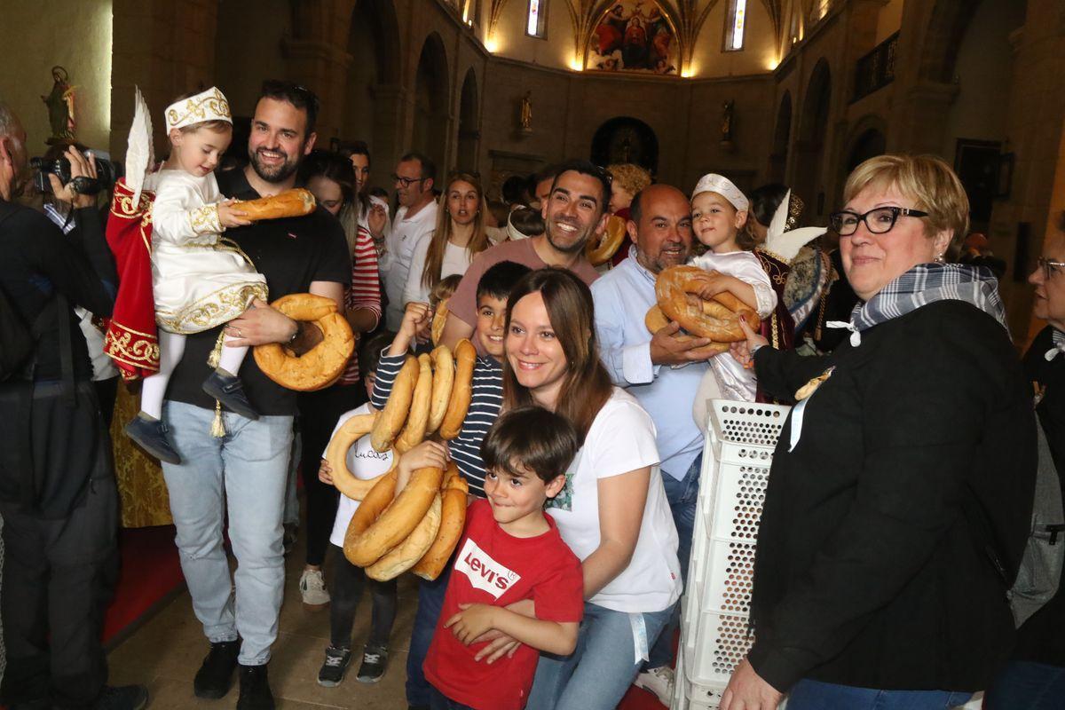 La Festa del Rotllo es una de las más populares de l'Alcora y otorga su protagonismo a los más jóvenes.