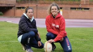 Raquel Fraguas y Cristina Guntin, preparadora física y entrenadora del Eibar Rugby Taldea.