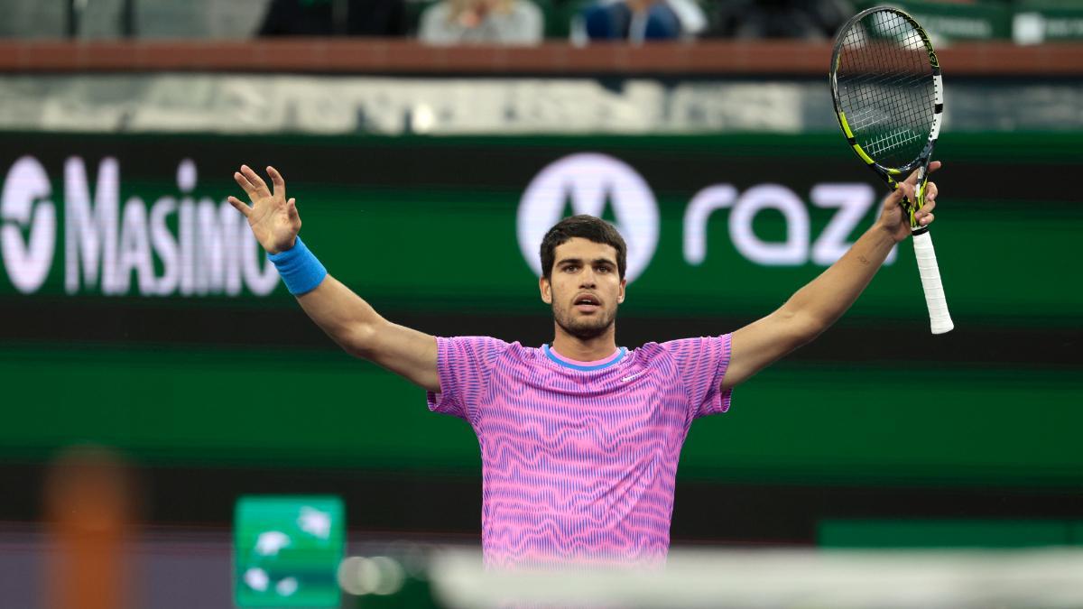 Alcaraz supera a Medvedev y revalida el título de Indian Wells