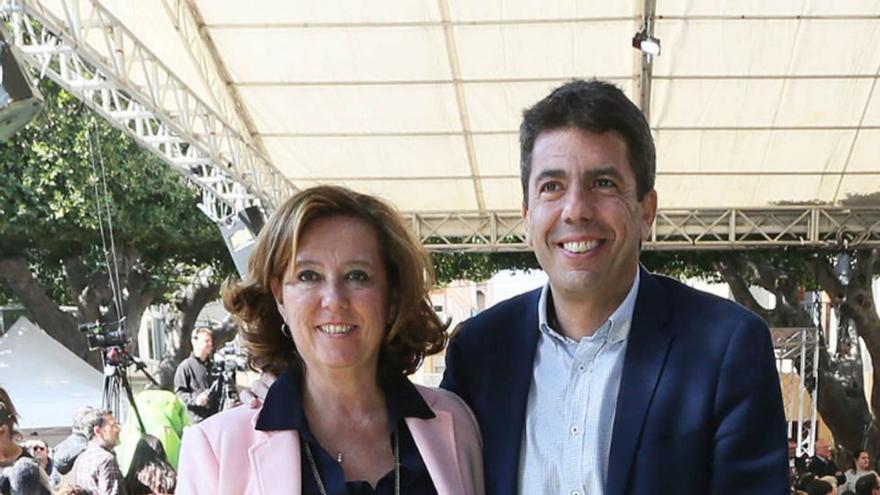 La alcaldesa de Almoradí, María Gómez, y el presidente del PPCV, Carlos Mazón. | INFORMACIÓN