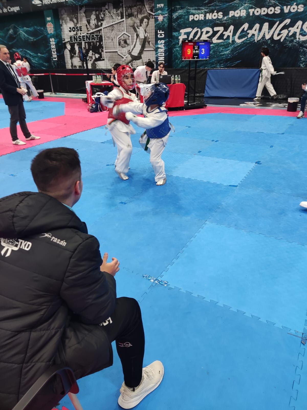 El Campeonato Gallego de Promesas y Veteranos llena O Gatañal de aficionados al taekwondo