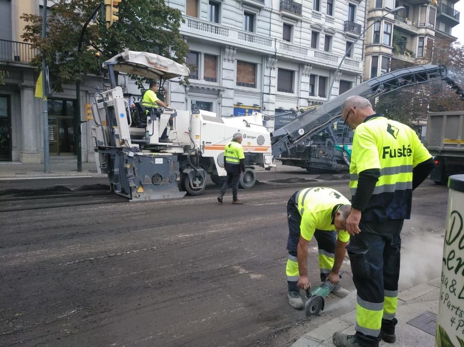 Girona comença a reasfaltar el tram de Jaume I malmès durant els disturbis