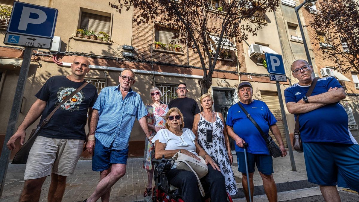 Vecinos de Badalona en pisos apuntalados por riesgo de derrumbe activan un 'crowdfunding' para poderse pagar la reforma