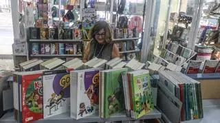 El auge de la compra de material escolar y libros por internet pone en jaque a las papelerías de barrio