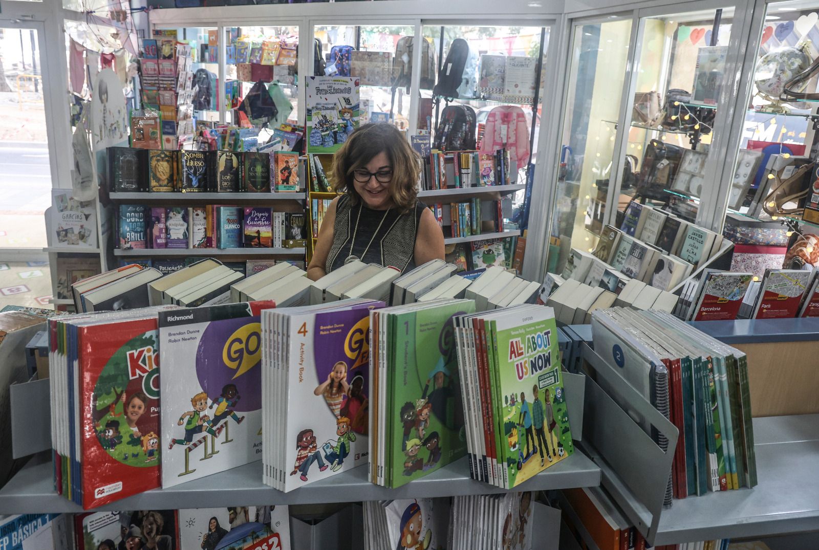 El auge de la compra de material escolar y libros por internet pone en  jaque a las papelerías de barrio - Información