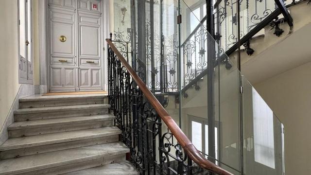 La porta d’entrada del pis de l’Estat al carrer Serrano de Madrid, buit des de fa 10 anys. |