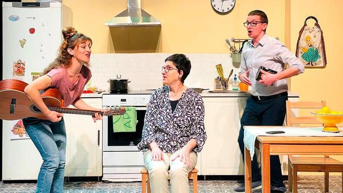 Núria Cuyàs, Lloll Bertran i Jordi Andújar, en un passatge de l'obra