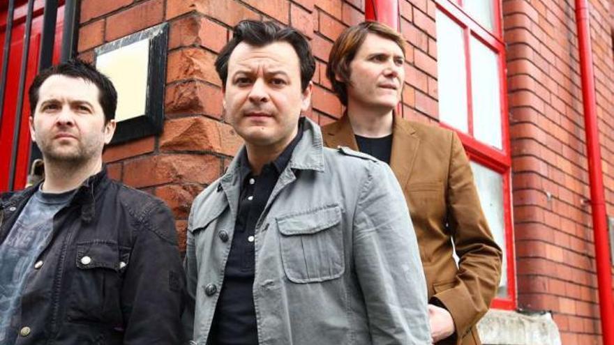 Componentes de la banda galesa Manic Street Preachers. / la opinión