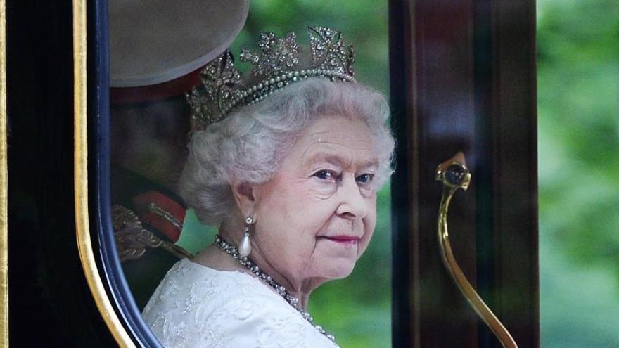 Una foto de archivo de la Reina Isabel II.