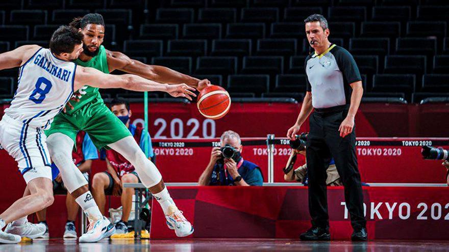 El colegiado de baloncesto Antonio Conde dirige cinco partidos en su estreno olímpico