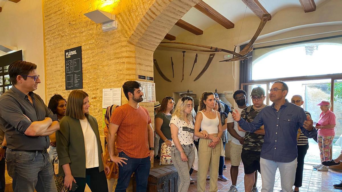 Visitantes en una actividad organizada por Museus d'Oliva, en una imagen de archivo.