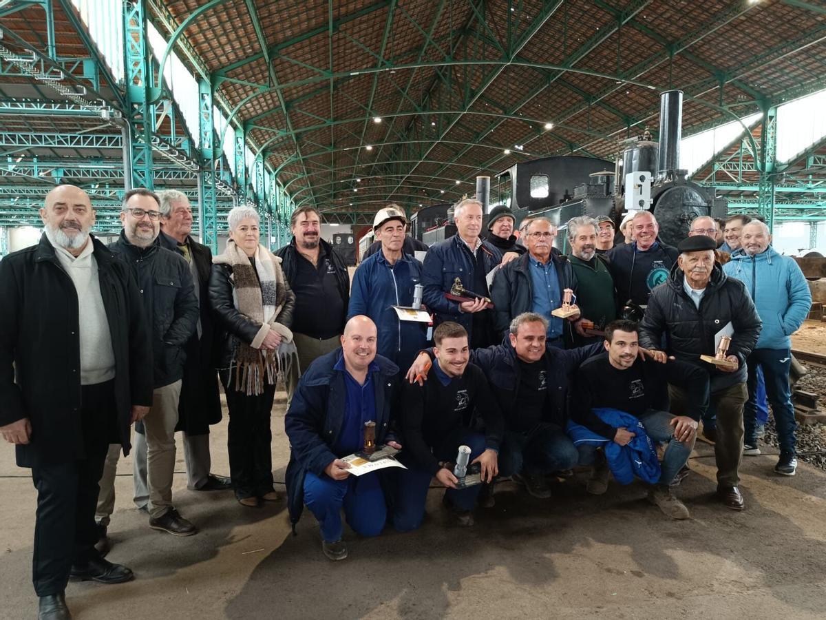 Ganadores del Concurso de Entibadores Mineros en el Almacén Central de Peñarroya-Pueblonuevo.