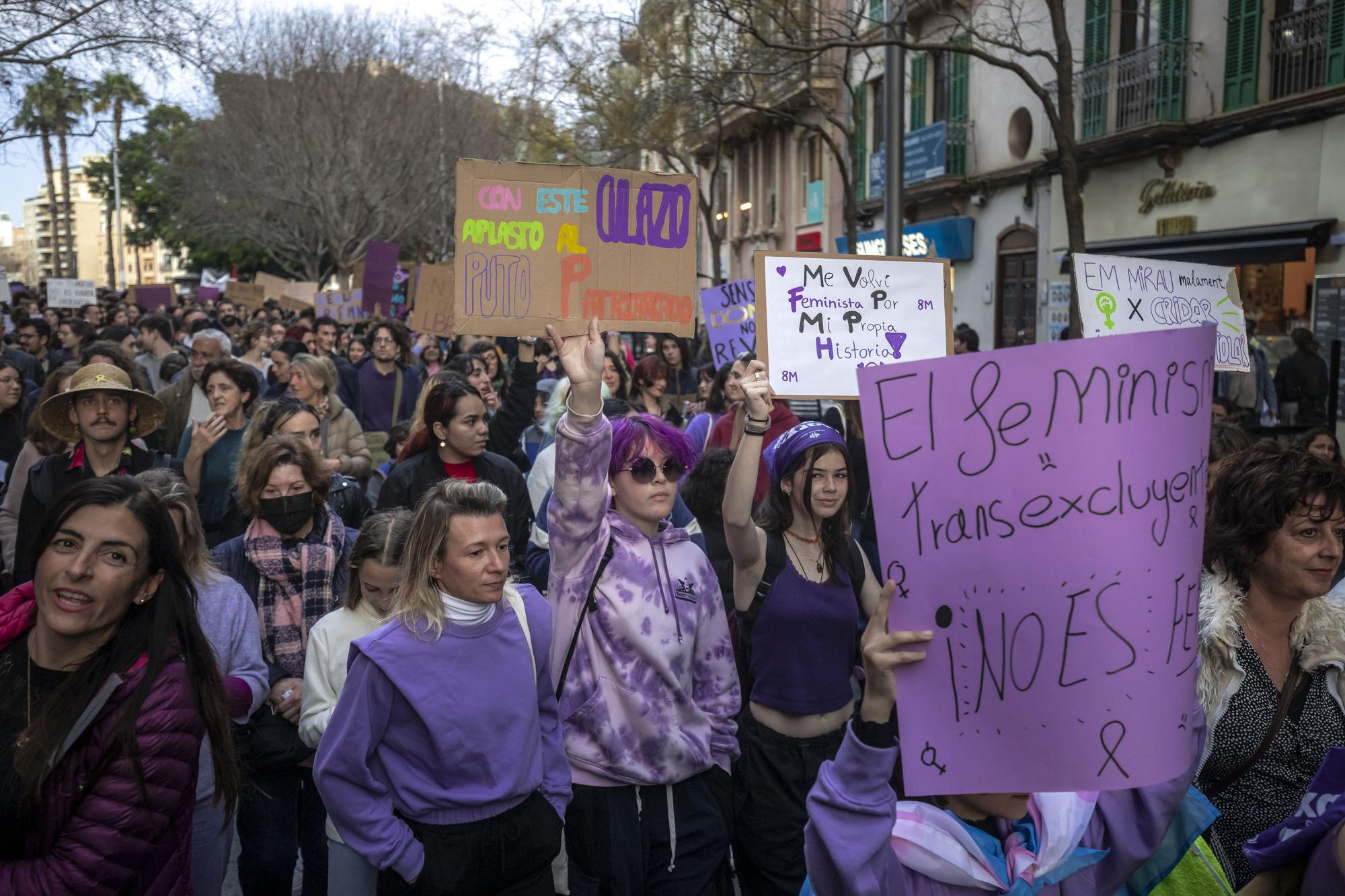 Manifestación feminista en Palma alternativa a favor de los derechos trans