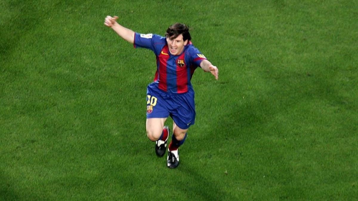 Messi celebra alborozado el primer gol que marcó con el Barça: el 1 de mayo del 2005 al Albacete.