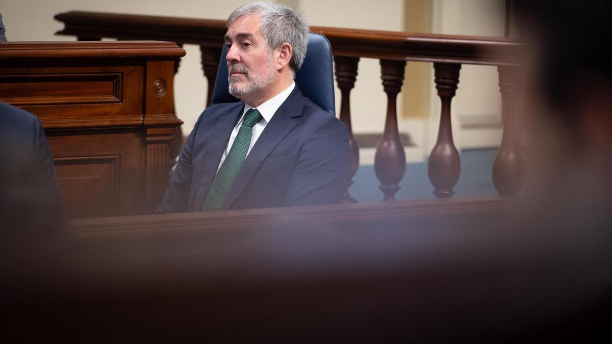 El presidente Fernando Clavijo en su escaño del Parlamento.