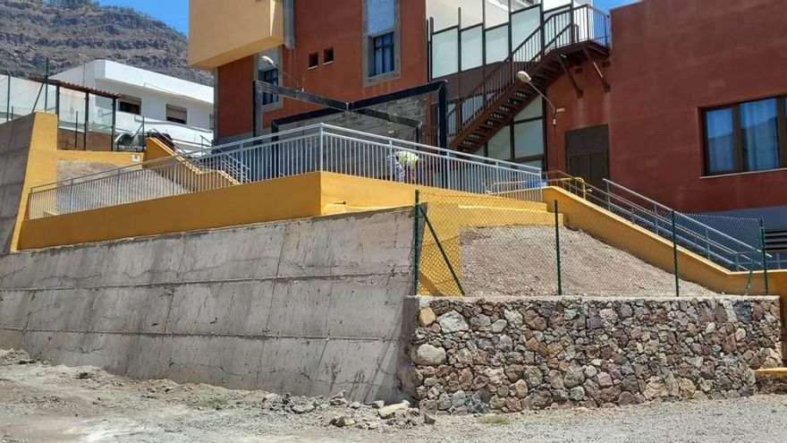 La Aldea culmina las obras de adecuación del espacio libre anexo al edificio de usos múltiples de Tasarte