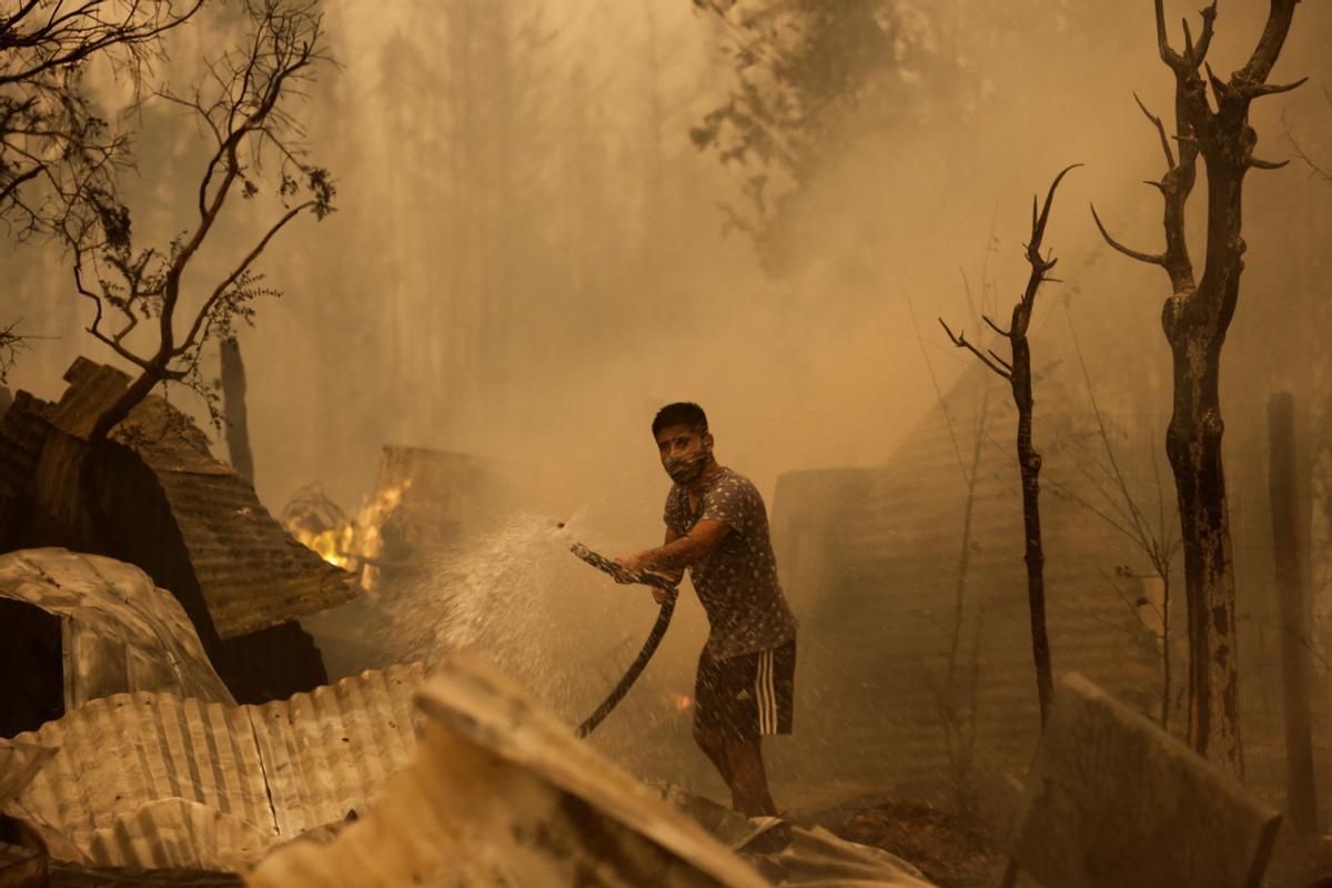 Los incendios que arrasan Chile dejan ya más de 20 muertos