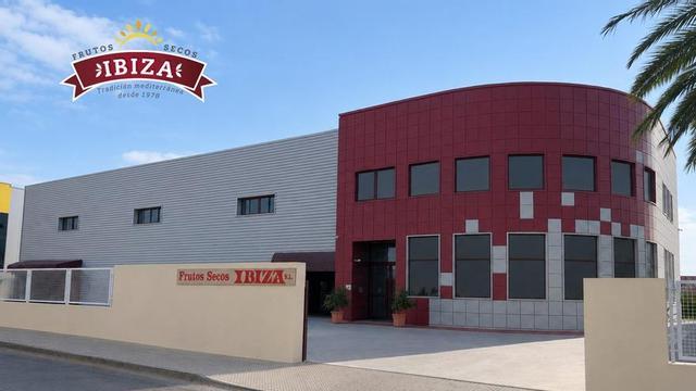 La sede de Frutos Secos Ibiza en el Polígono de Montecristo. |  | FRUTOS SECOS IBIZA
