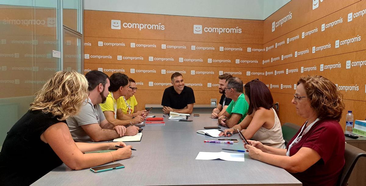 El diputado de Educación, Gerard Fullana, se reúne con la Plataforma per l'ensenyament públic.